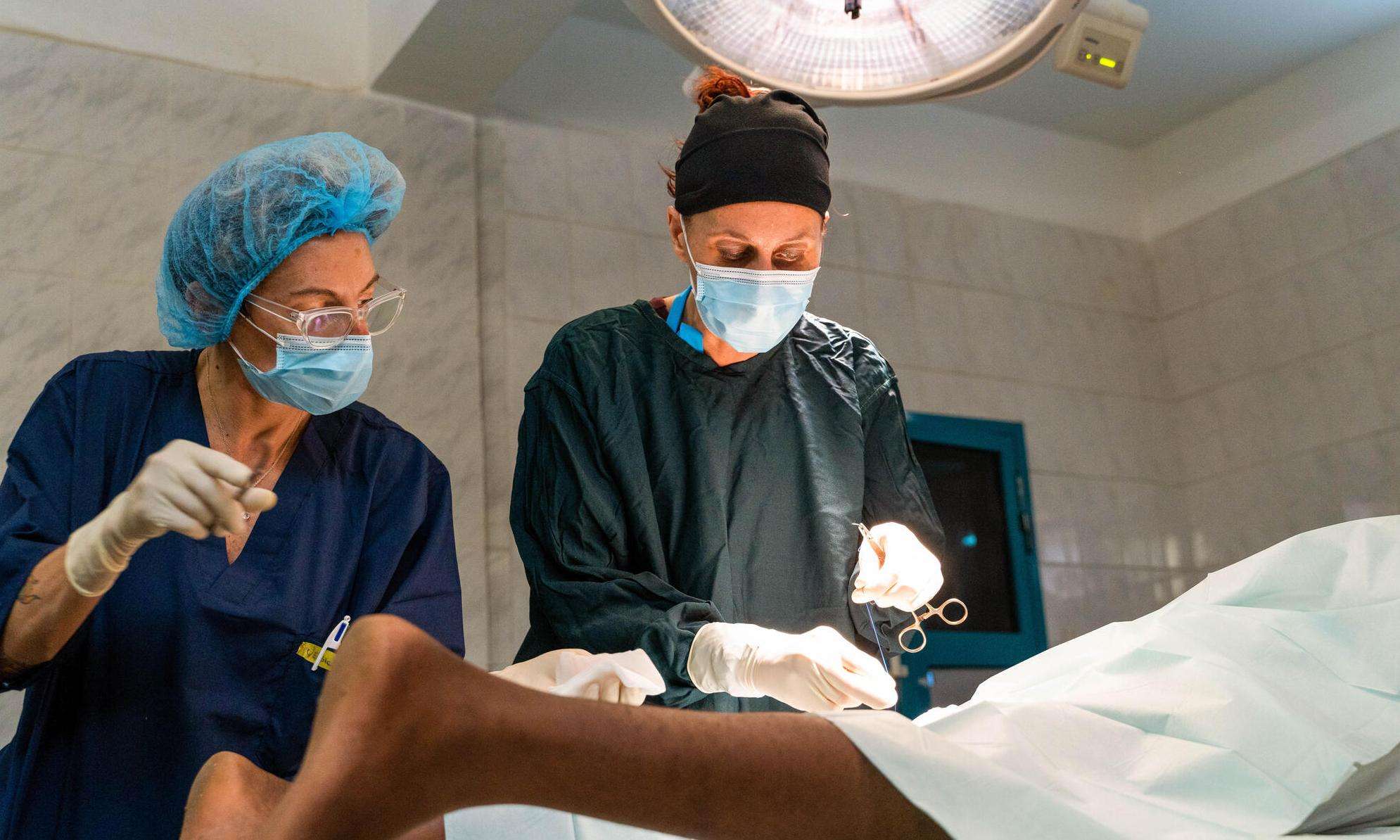 MSF nurse and surgeon operate on a patient at Bashair Teaching Hospital in Khartoum, Sudan, during the conflict.