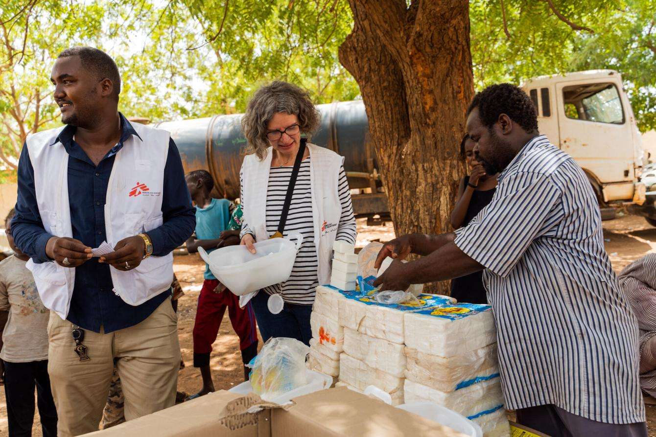 An MSF team distributes hygiene kits to displaced people in Wad Madani, Sudan.