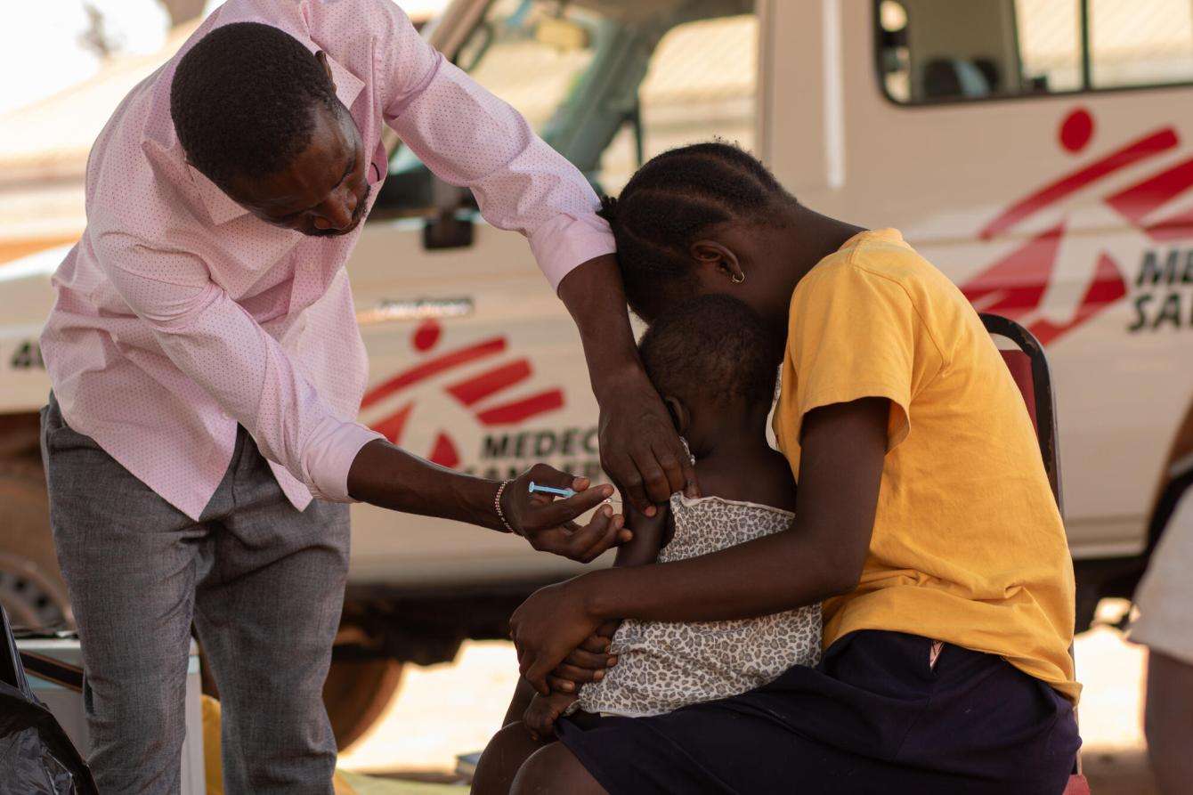 Individuals receive their doses of the yellow fever vaccine at vaccination posts strategically set up in markets and throughout the community in Yambio, South Sudan.